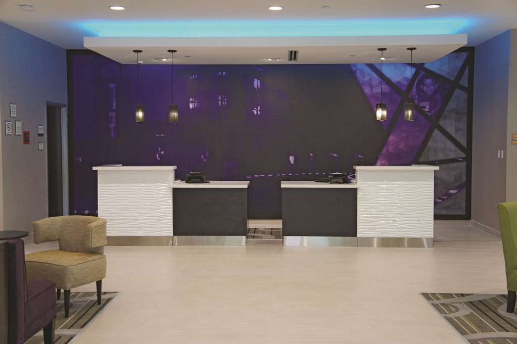 La Quinta Inn & Suites by Wyndham McAllen Convention Center - photo 4