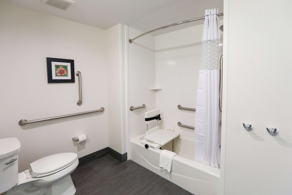 Hampton Inn El Reno - photo 40