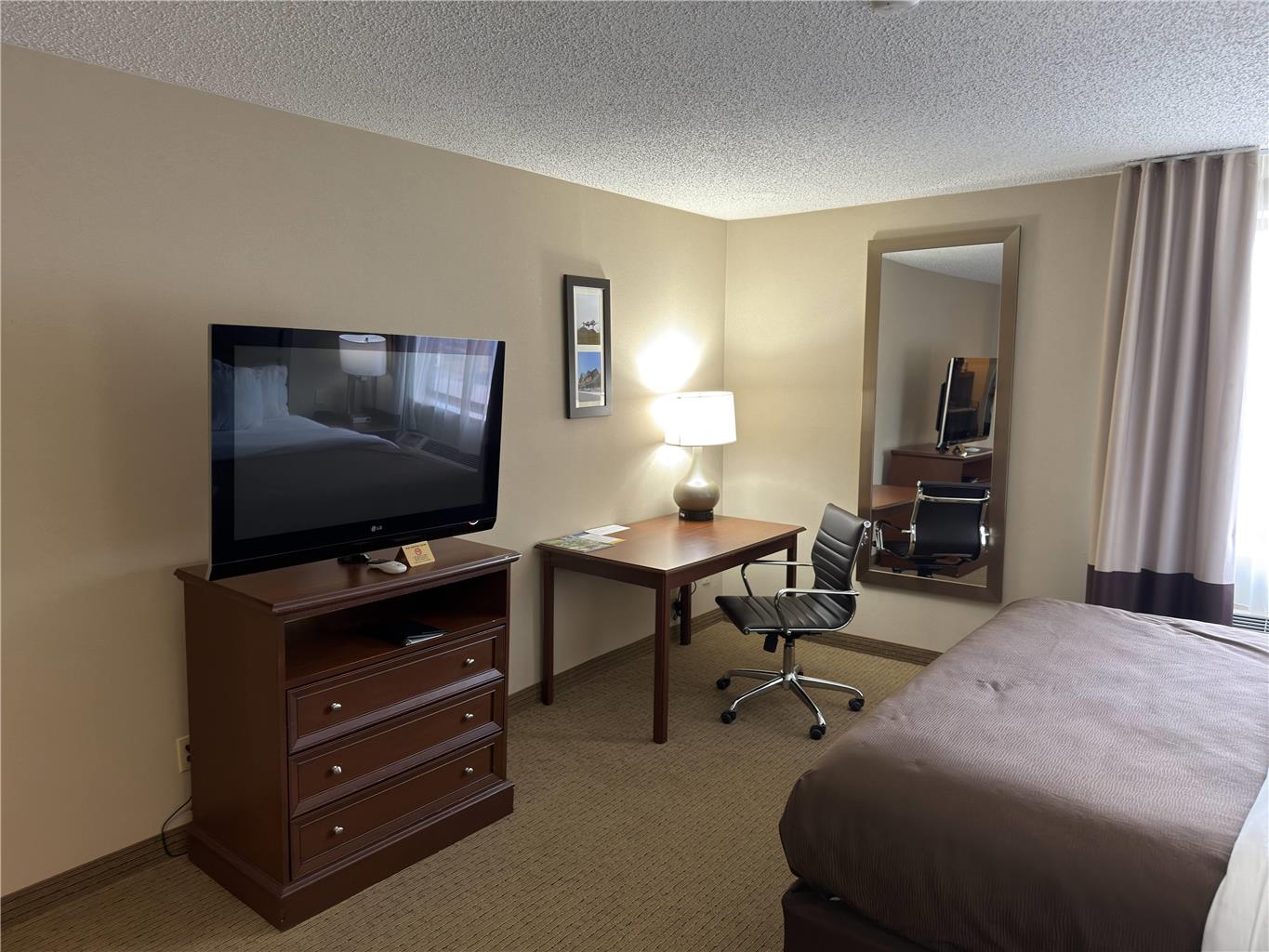 Wingate by Wyndham Utica - photo 25