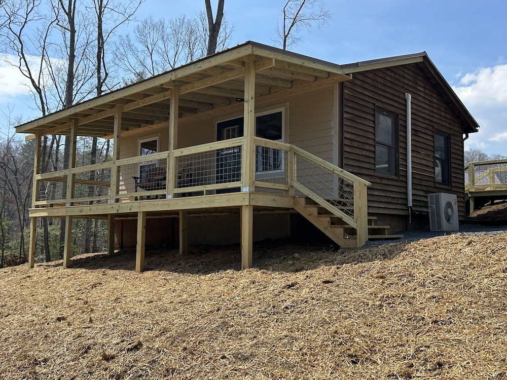 Springmaid Mountain - carbon neutral hotel in Spruce Pine