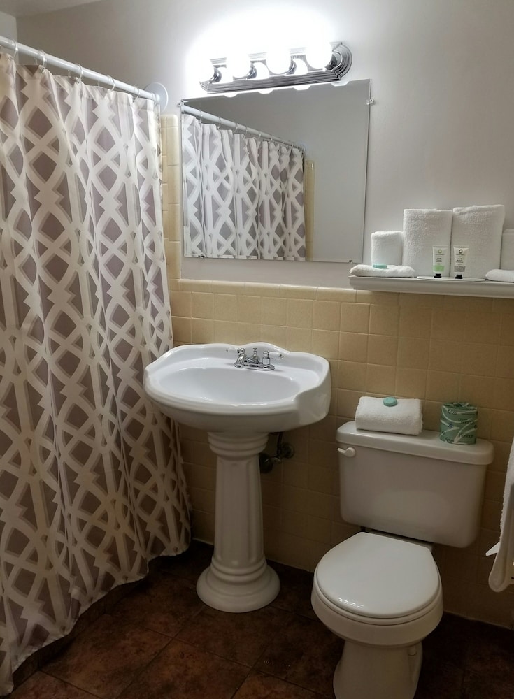 Colonial Inn Seekonk - photo 27