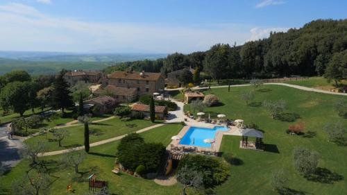 Agriturismo Casavaiano — 4-Star Luxury Hotel in Gambassi Terme, Italy
