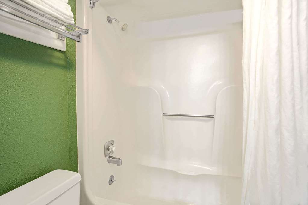 Super 8 by Wyndham Denver Stapleton - photo 8