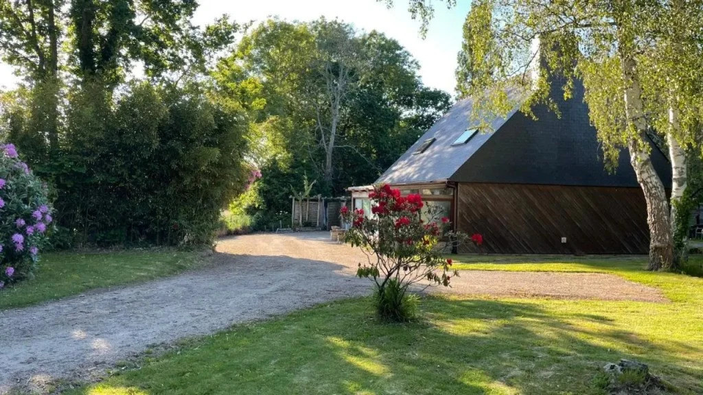 Conan - carbon neutral hotel in Combrit