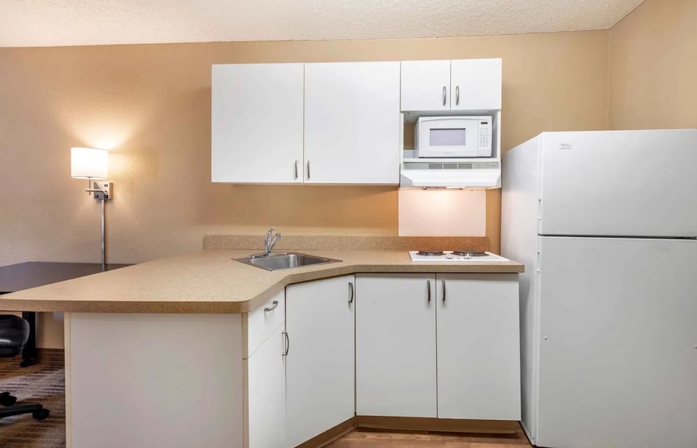 Relax Suites Extended Stay La Mirada - photo 18
