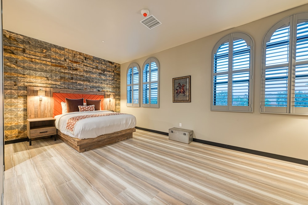 Hotel Lexen Newhall - photo 8