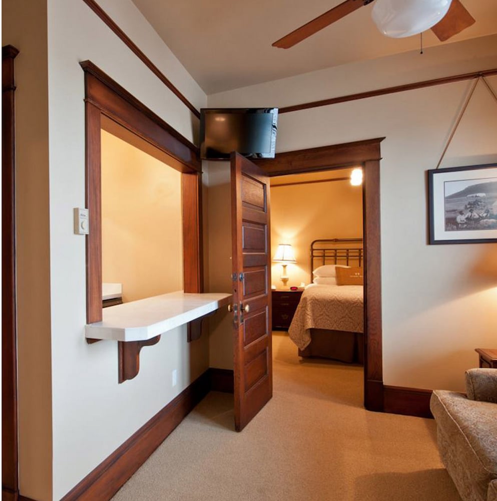 Sacajawea Hotel - photo 6
