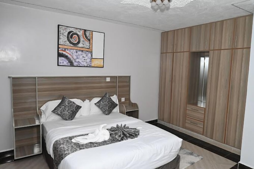 Longyu Hotel — hotel in Huanren
