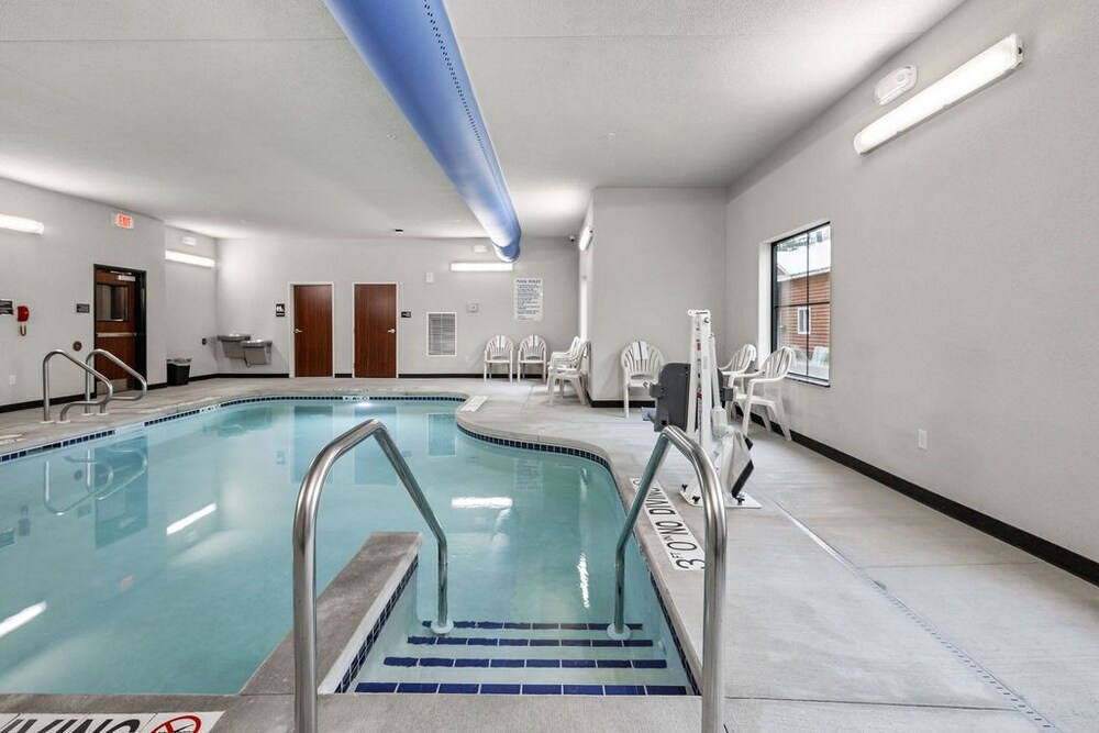 Cobblestone Hotel & Suites Mosinee - photo 67