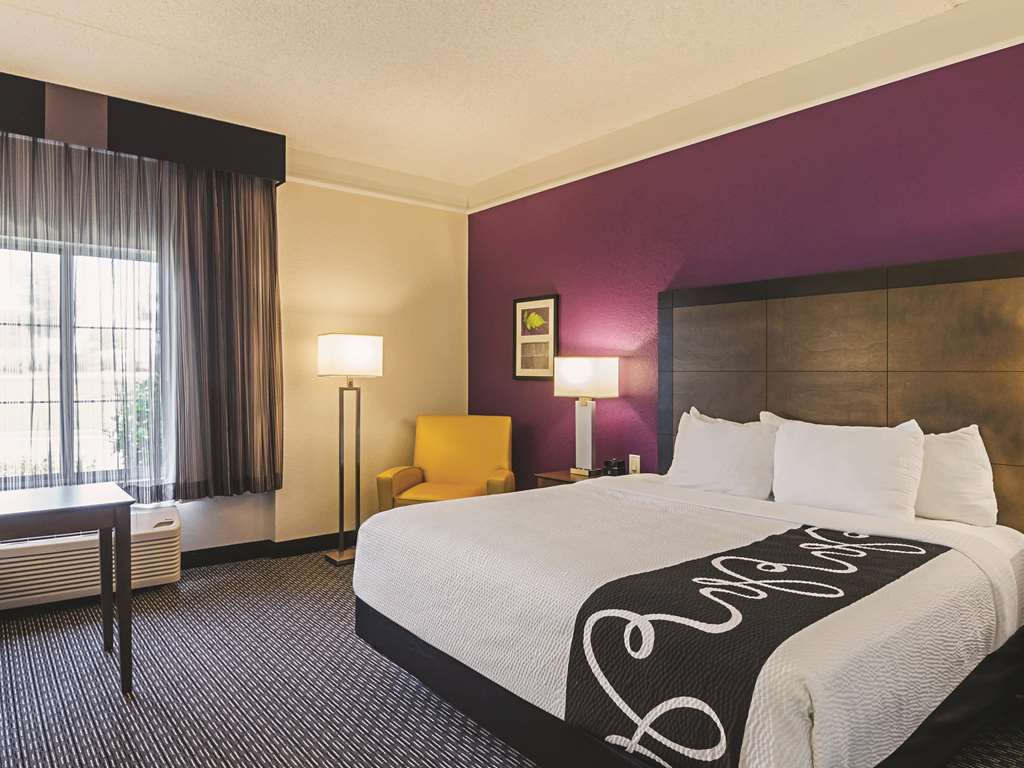 La Quinta Inn & Suites by Wyndham Denver Airport DIA - photo 33