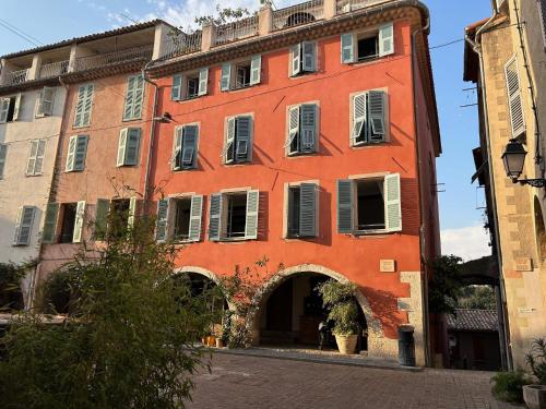 Biot Place Des Arcades — hotel in Biot