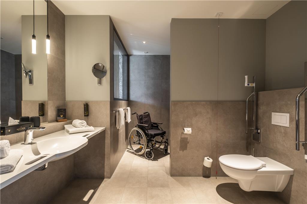 Bath Accessible Superior Room