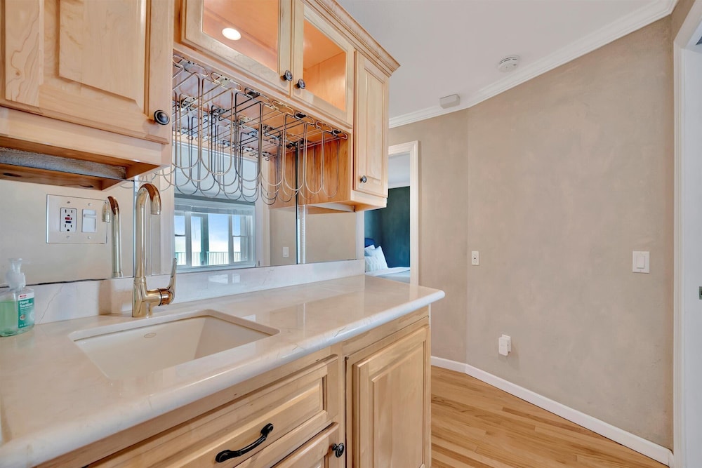 Stones Throw Beachfront Luxury Suites - photo 40