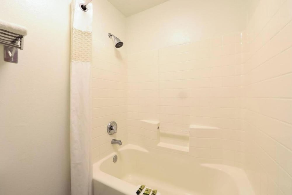 Siletz Bay Beachfront Hotel by OYO Lincoln City - photo 103