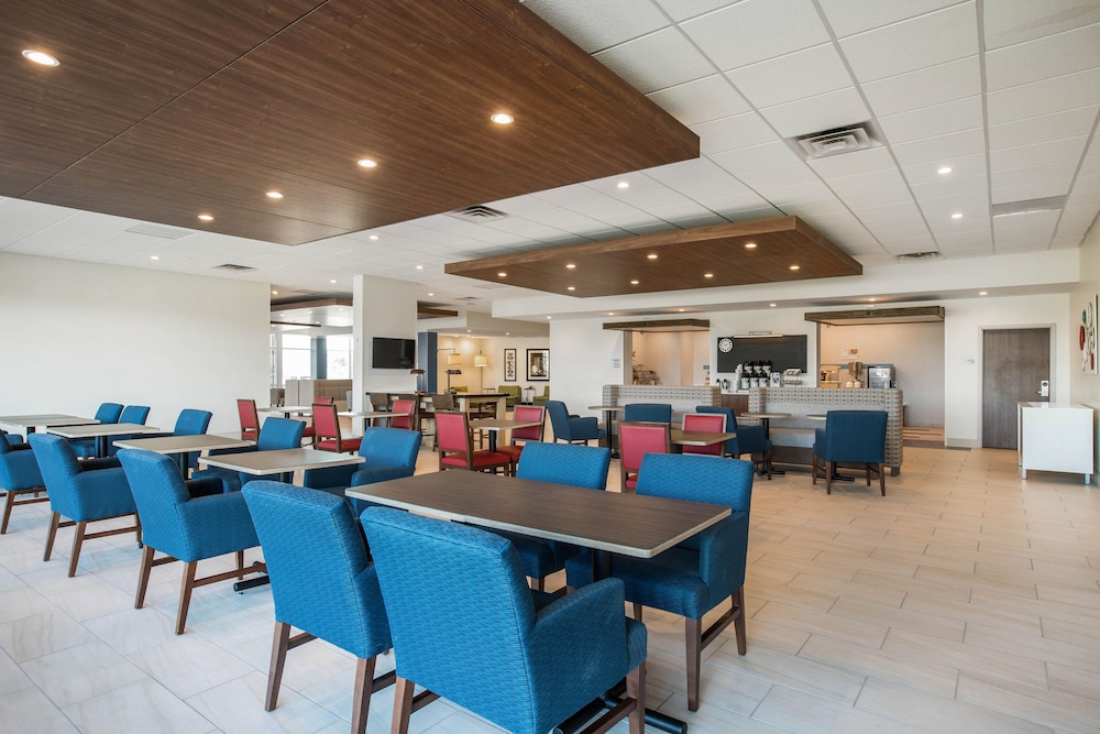 Holiday Inn Express & Suites Ludington by IHG - photo 23