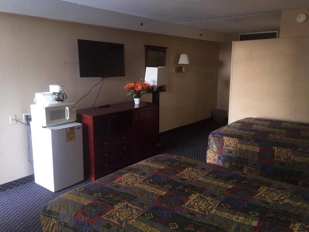 Rodeway Inn At Fort Lee - photo 13