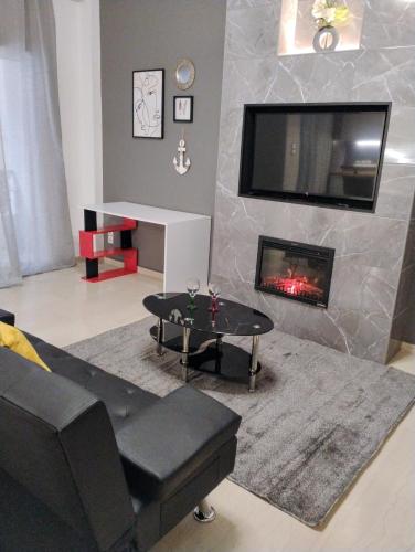 Elegant Minimalistic Downtown Apartment — 4-Star Luxury Hotel in Athens, Greece