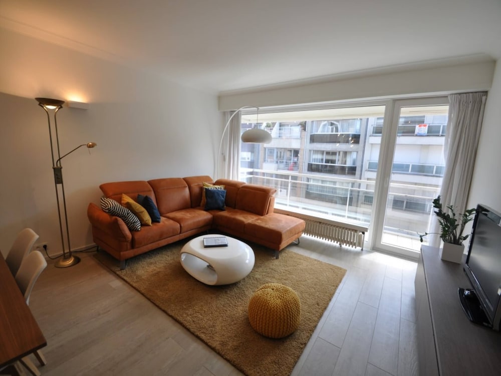 Modern 5th Floor Apartment — 4-Star Luxury Hotel in Knokke-Heist, Belgium