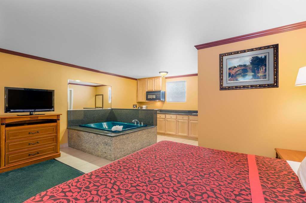 Days Inn King City - photo 16