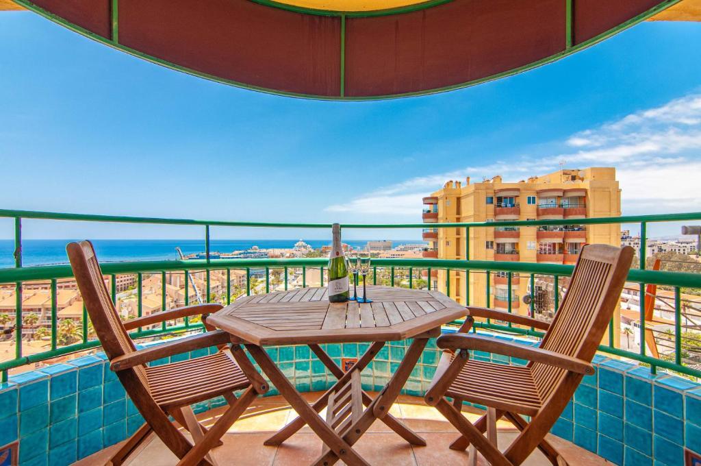 Torres Del Sol Ocean View Ph02 — 4-Star Luxury Hotel in Playa De Las Americas, Spain