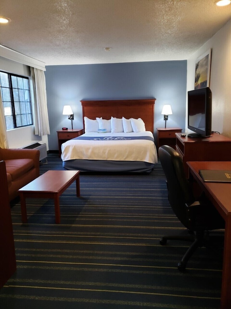 Days Inn by Wyndham Grand Junction - photo 18