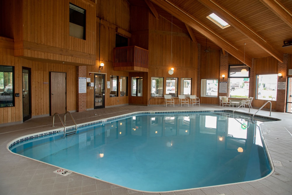 Lomira Inn and Suites - photo 14