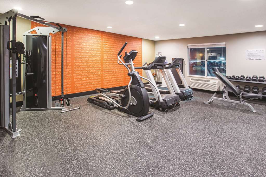 La Quinta Inn & Suites by Wyndham O'Fallon IL St. Louis - photo 9