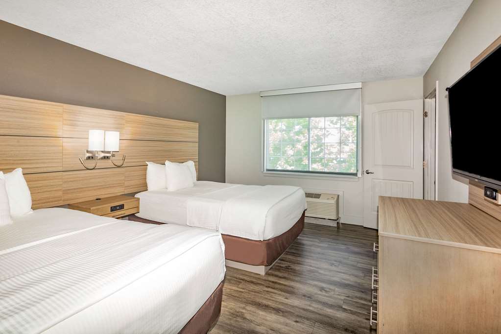 La Quinta Inn & Suites by Wyndham Joplin - photo 27