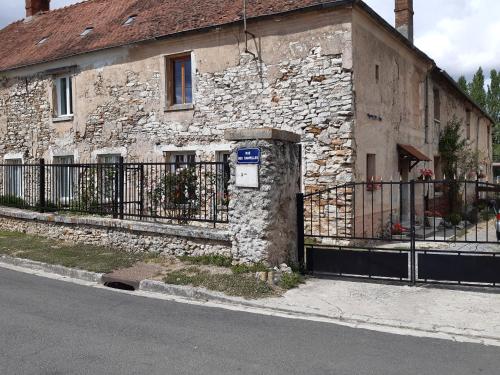 Ferme Des Chapelles — 4-Star Luxury Hotel in Fere-En-Tardenois, France