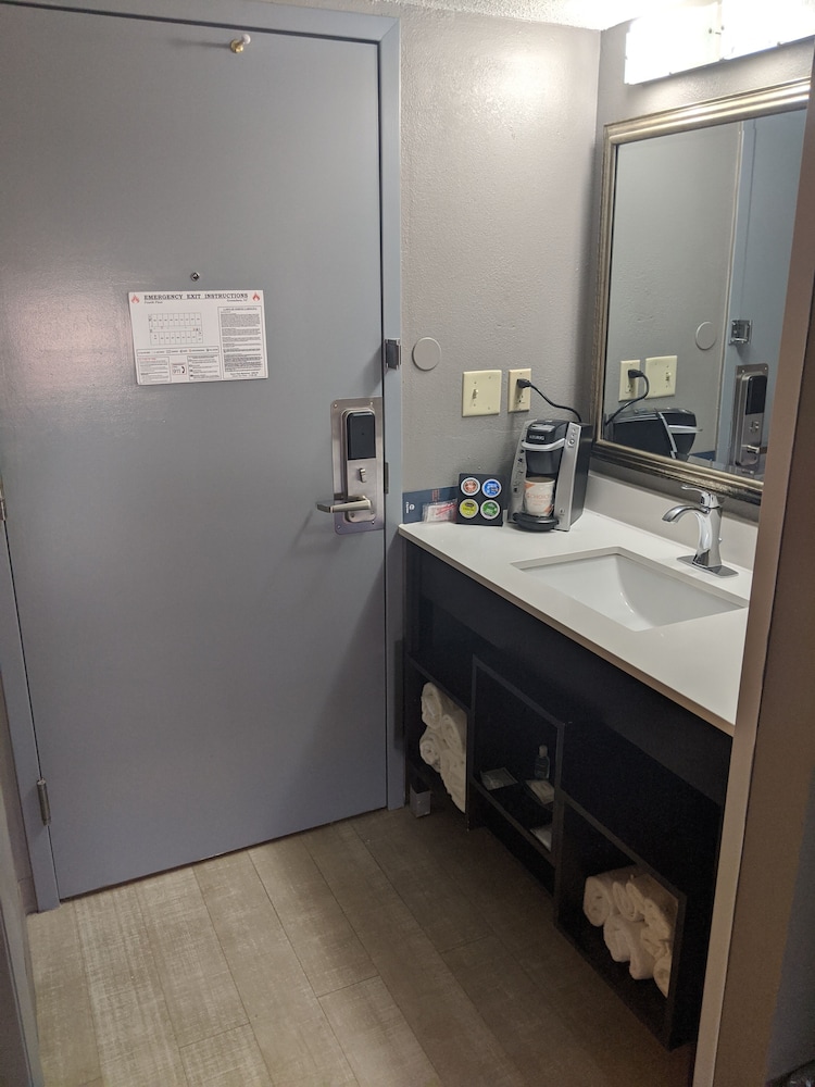 Clarion Pointe Greensboro Airport - photo 31