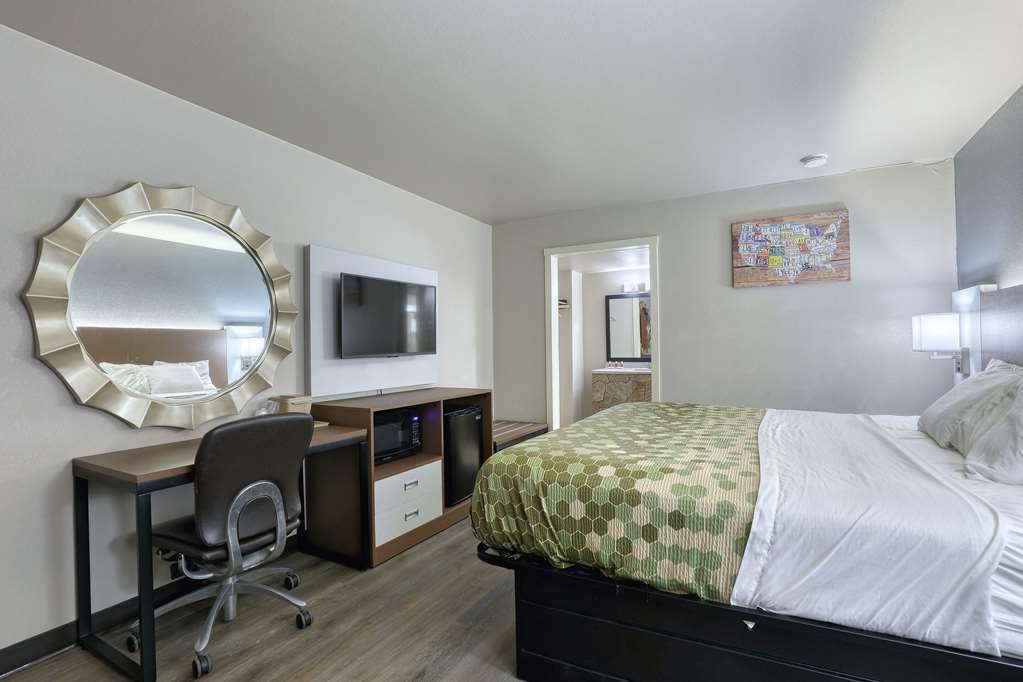 Econo Lodge Neenah - photo 22
