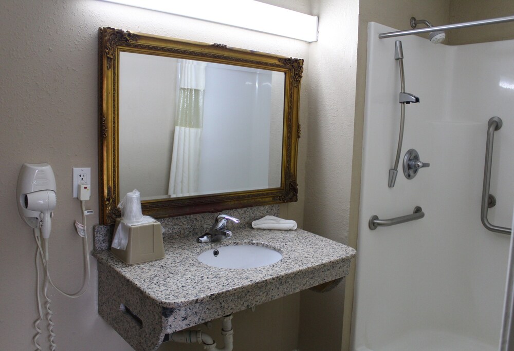 Airport Inn Chattanooga - photo 43