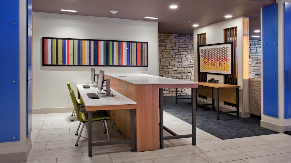 Holiday Inn Express and Suites Green River - photo 48
