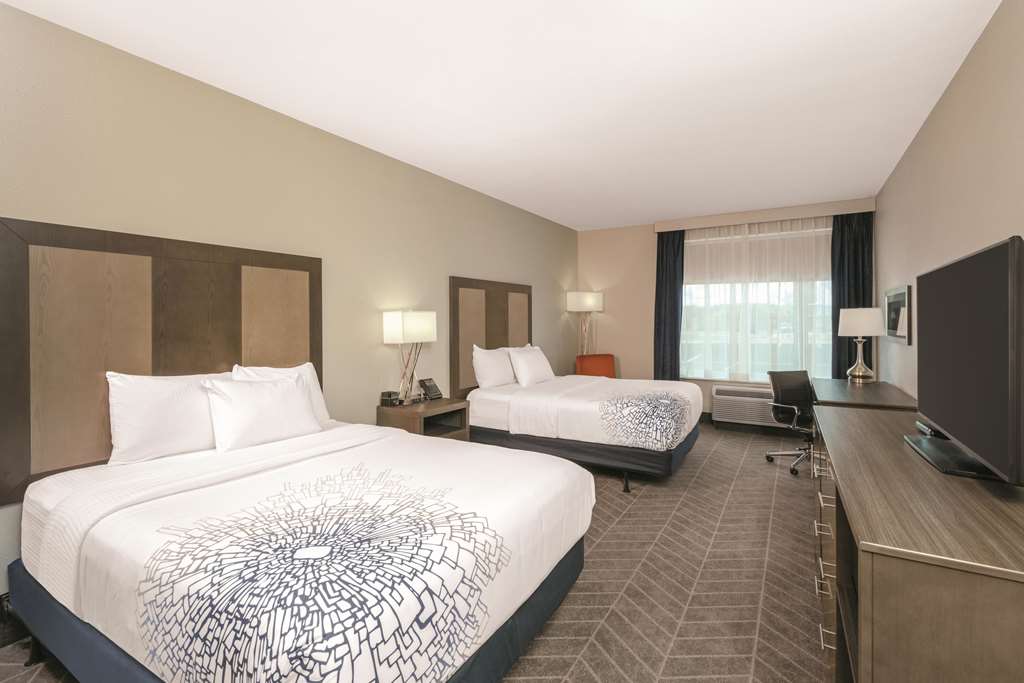 La Quinta Inn & Suites by Wyndham Opelika Auburn - photo 9