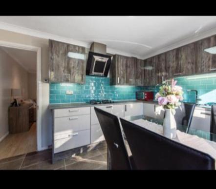 Rainbow Quays — 4-Star Luxury Hotel in London, United Kingdom