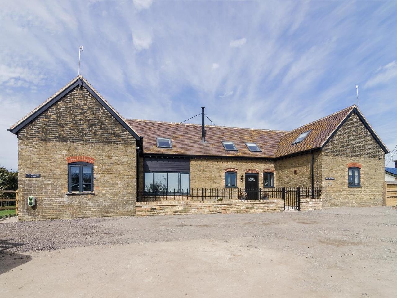 The Coach House Ukc2772 — 5-Star Luxury Hotel in Sandwich, United Kingdom