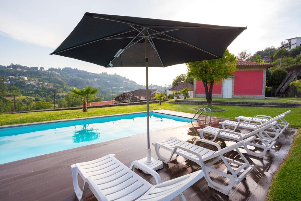 Welcoming Villa with Mountain View in Sobradelo da Goma — 4-Star Luxury Hotel in Varzea, Portugal