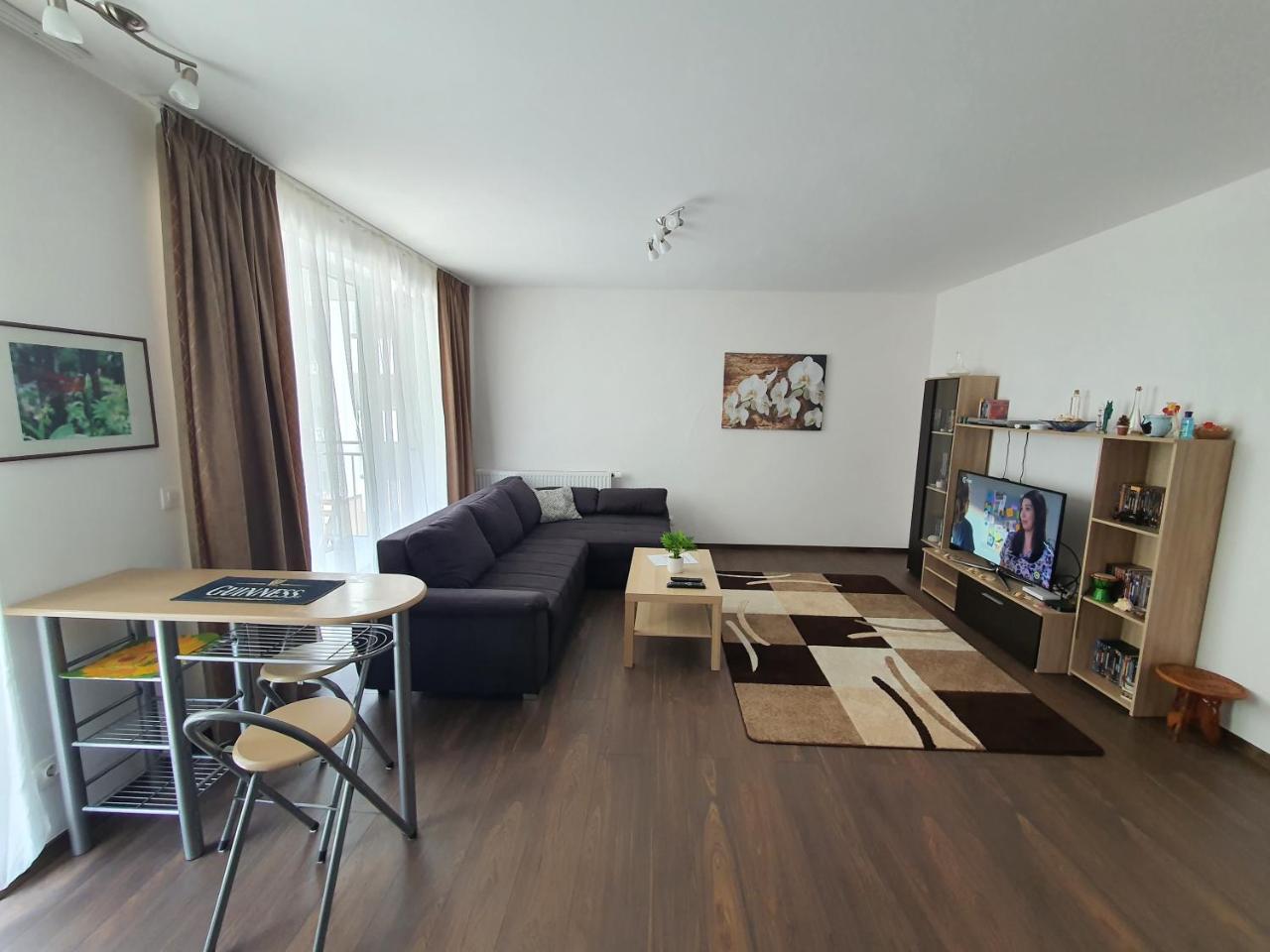 Park West Apartment Free Parking — 4-Star Luxury Hotel in Budapest, Hungary