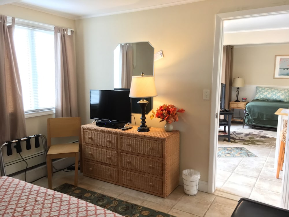 Westhampton Seabreeze Motel - photo 11