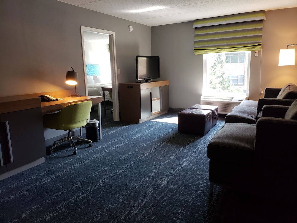 Hampton Inn & Suites Newtown - photo 38