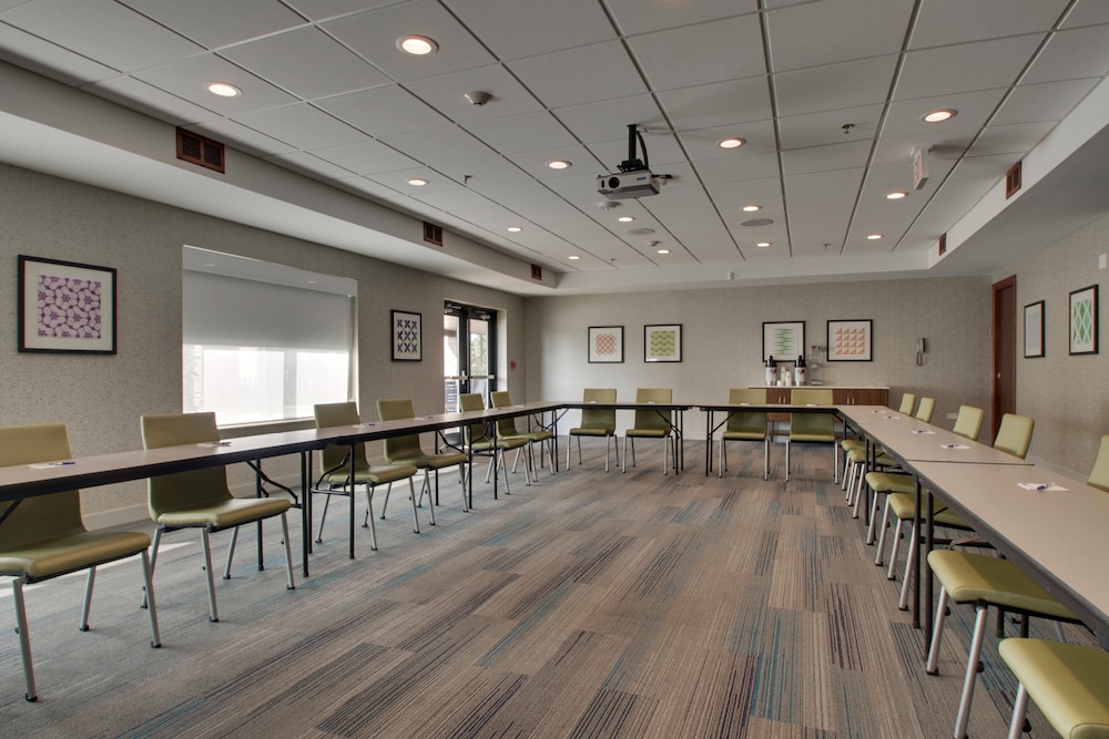 Holiday Inn Express & Suites Aurora Naperville by IHG - photo 59