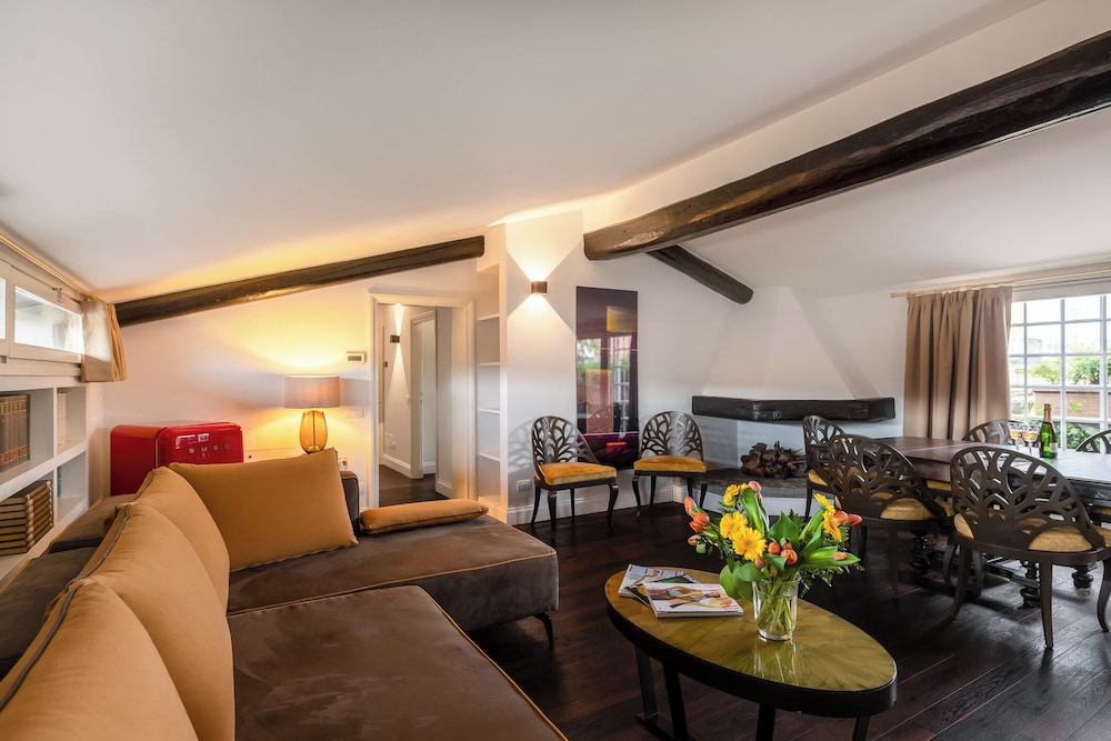 Allegroitalia Penthouse Montenapoleone — 4-Star Luxury Hotel in Milan, Italy