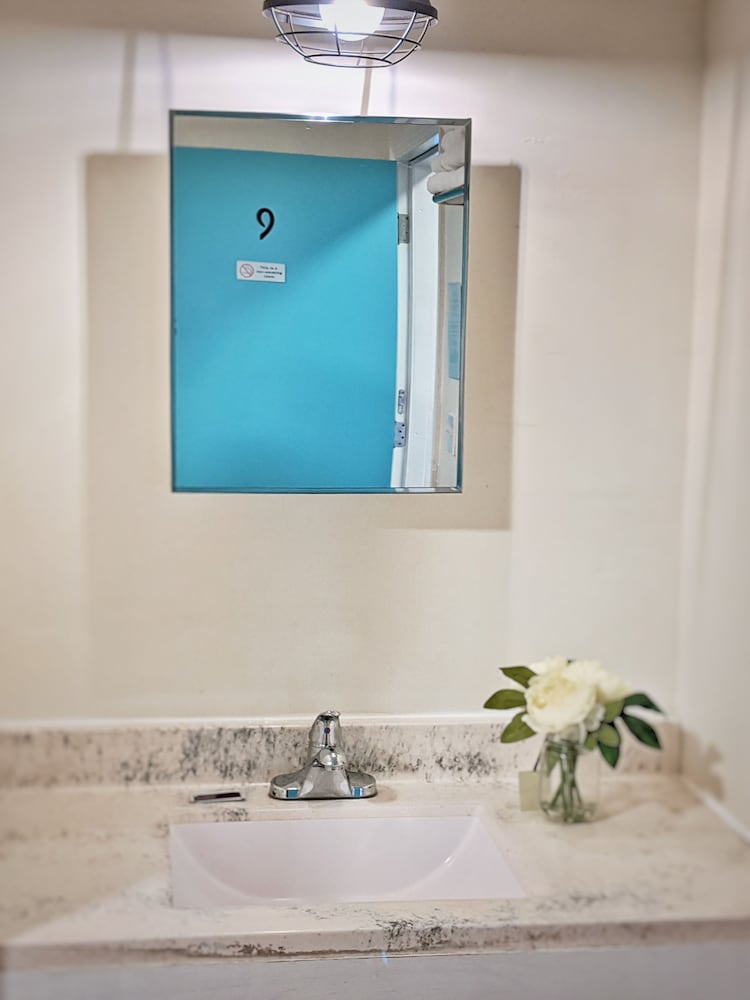 Anchor Pointe Inn - photo 39