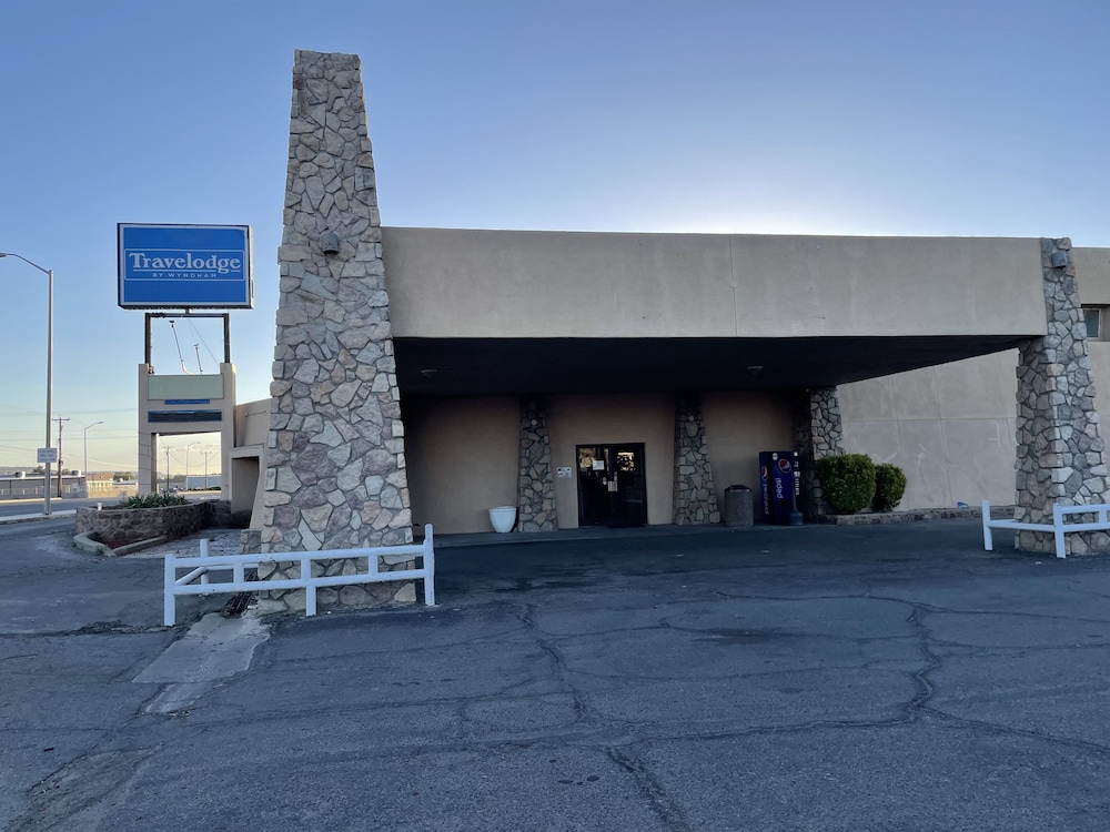 Travelodge by Wyndham Farmington Hwy 64 - photo 43
