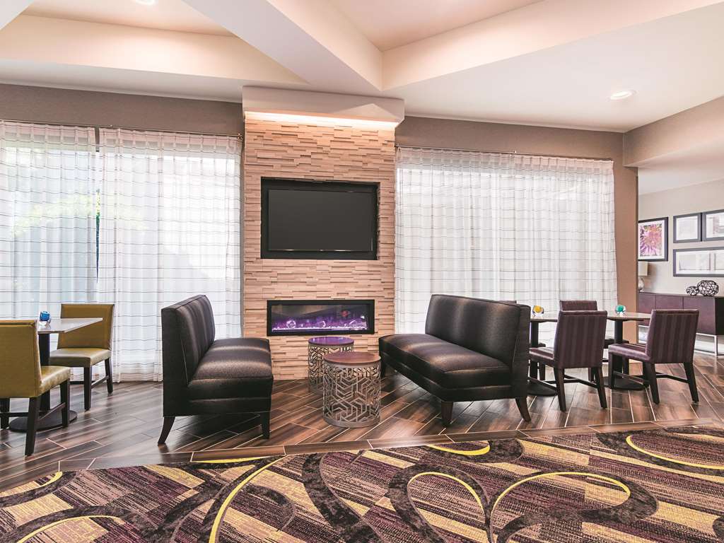 La Quinta Inn & Suites by Wyndham Atlanta Conyers - photo 7
