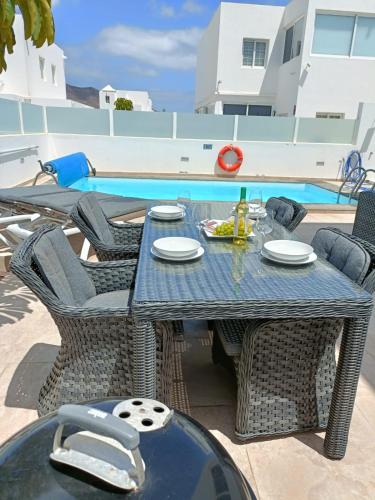 Villa Pousadoiro — 4-Star Luxury Hotel in Playa Blanca, Spain