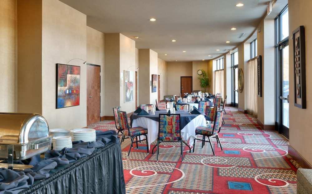 Holiday Inn Hotel & Suites Salt Lake City Airport West by IHG - photo 63