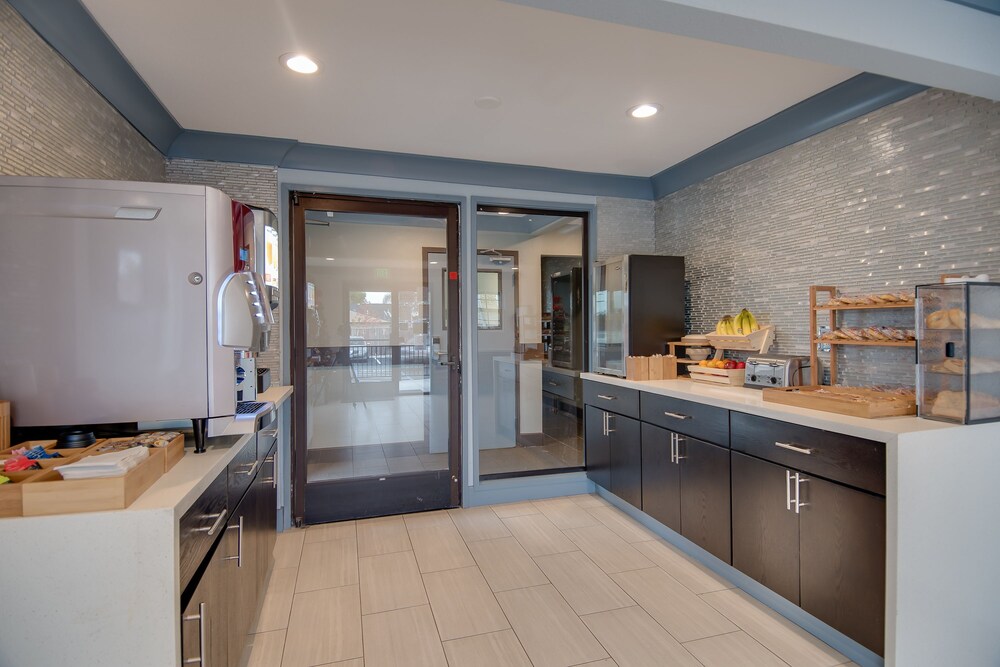 Americas Best Value Inn Hayward - photo 33