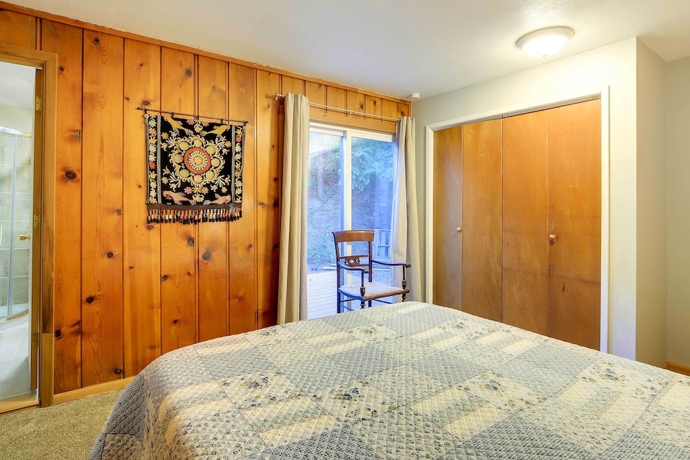 The Fusion Retreat on 4 Acres: Hike On site in White Salmon, United States