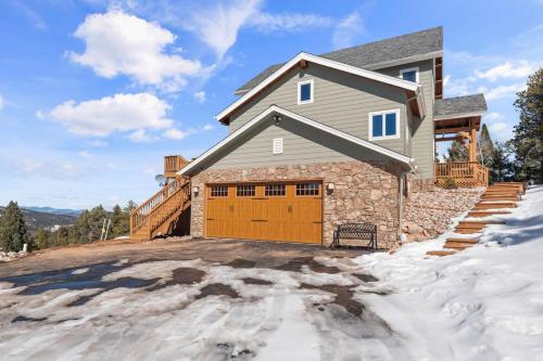 Mountain Retreat Sleeps 10 with Pool Table and Arcade — hotel in Littleton